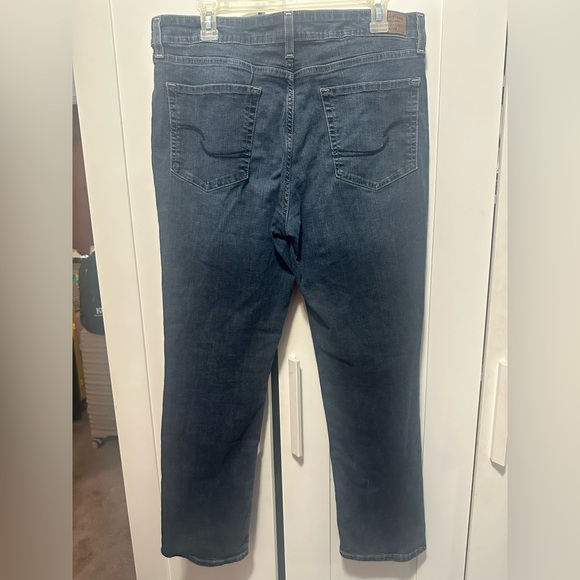 Levi's Signature Gold Totally Shaping Straight Jeans Size 32 Inseam 27” - Picture 4 of 8